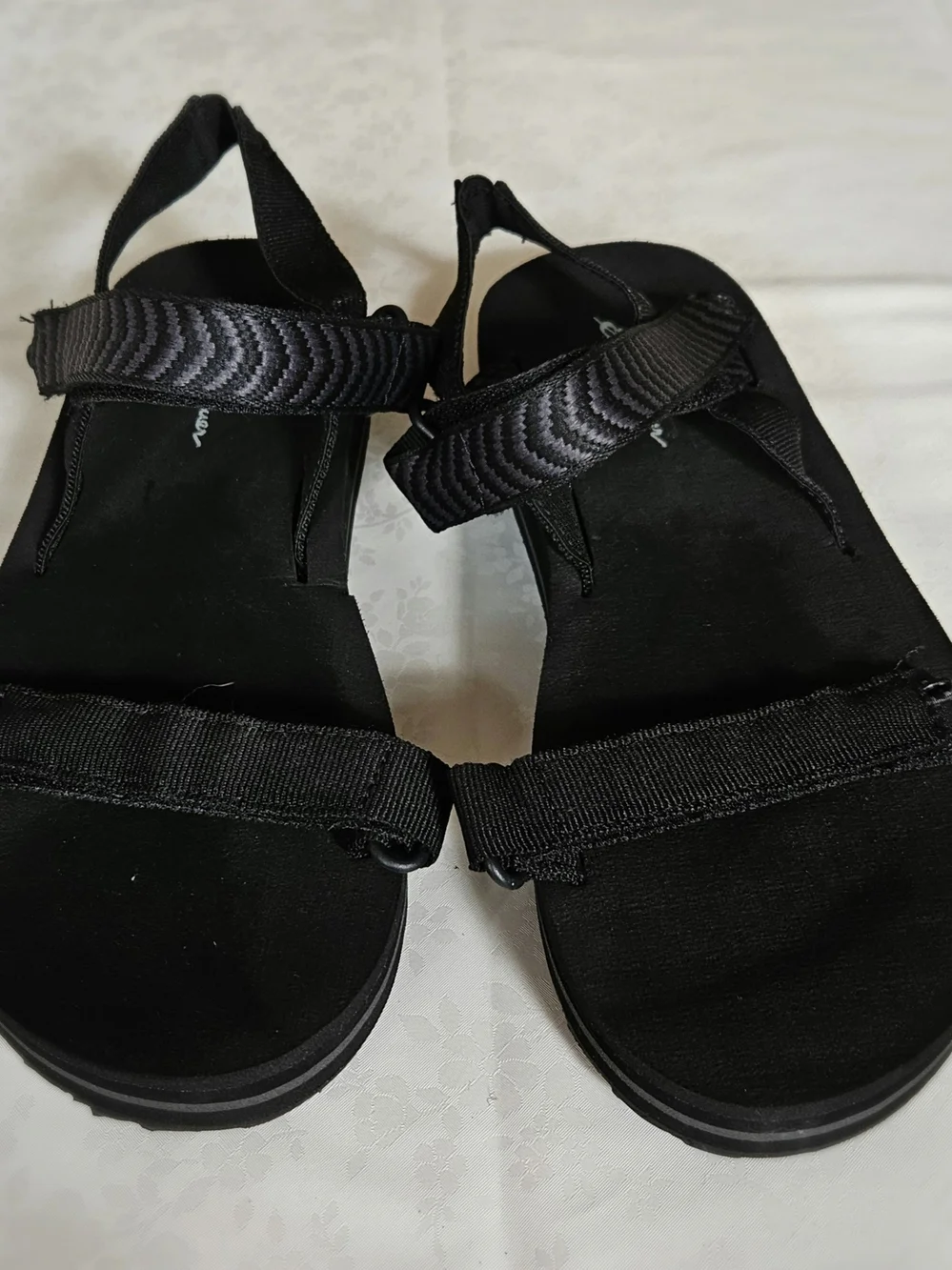 : Eddie Bauer Black Outdoor Hiking Sandals with Vibram Soles - Size 10 -11